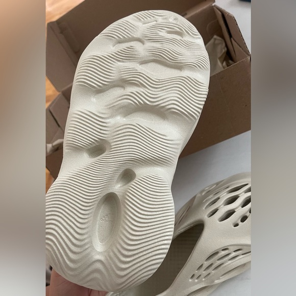 Yeezy foam runner never warn - Picture 4 of 5